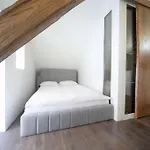 Amazing Old Apt Town With Balcony